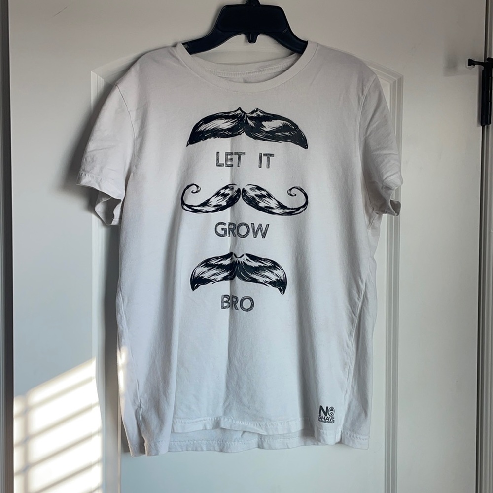 “Let it grow bro” American Eagle t-shirt